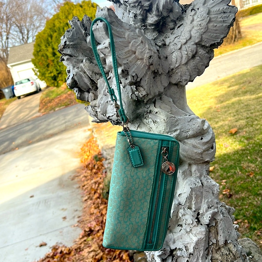 GUC Mini Signature C Fabric Patent Leather Aqua Wristlet Wallet